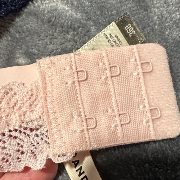 NWOT 3-Pack size 36B Lucky Brand Women's Lace Trim Bras - Navy, Pink, & Cream. - Picture 7 of 11